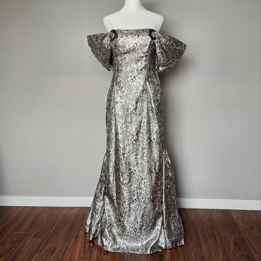 Victor Costa Metallic Silver Puff-Sleeve Maxi Gown - Picture 2 of 15